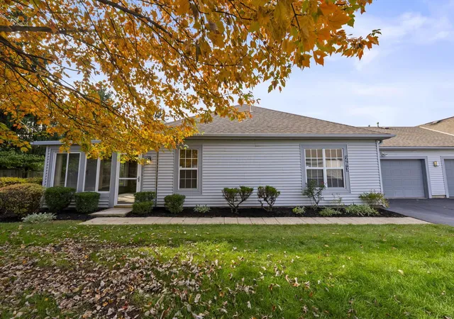 Condo for sale at 263 Villa Oaks Ln, Columbus, OH 43230 | MLS# 226040832
