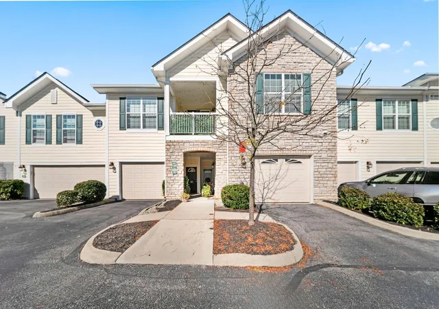 Listing Photo 1 - Condo for sale in building located at 64 Lakes At Cheshire Dr, Delaware, OH 43015