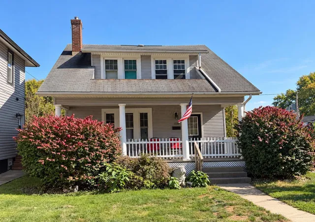 Photo 1 of Single family home for sale at 1220 N Columbus St, Lancaster, OH 43130 | MLS# 226040547 | Listing updated on 2026-10-25
