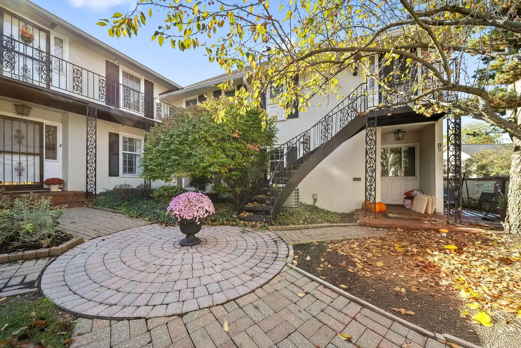 Single family home for sale at 1631 Roxbury Rd #B6, Columbus, OH 43212 | MLS# 226040560