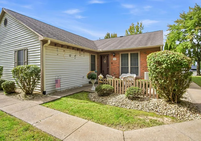 Photo 1 of Condo for sale at 3554 Chesapeake Dr, Zanesville, OH 43701 | MLS# 226040598 | Listing updated on 2026-10-29