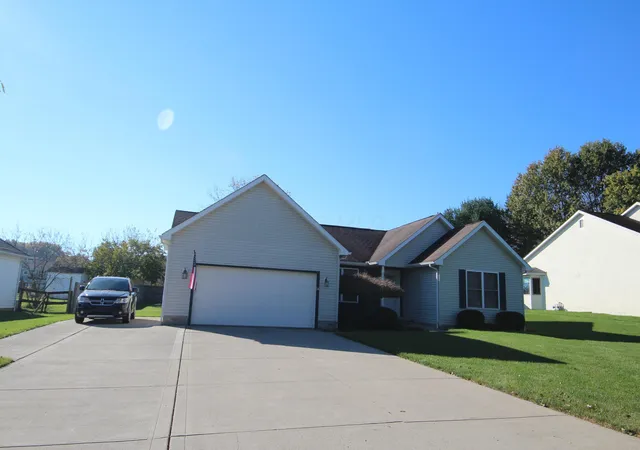 Single family home for sale at 70 Zellers Ln SW, Etna, OH 43062 | MLS# 226040591