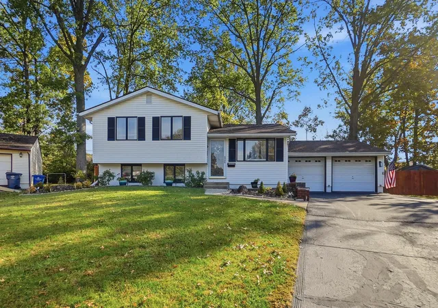 Photo 1 of Single family home for sale at 1556 Lexdale Dr, Reynoldsburg, OH 43068 | MLS# 226040967 | Listing updated on 2026-10-28