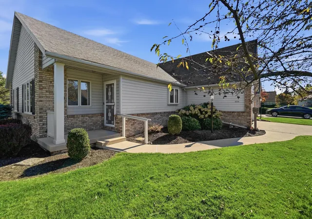 Condo for sale at 4254 Townhouse Dr #D, Oregon, OH 43616 | MLS# 226040779