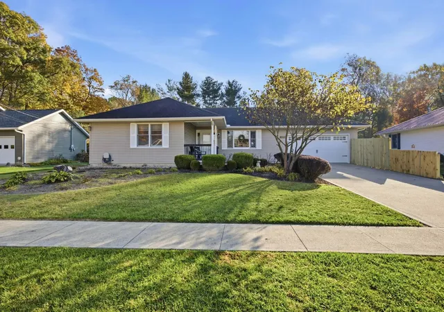 Single family home for sale at 2282 Carper St, Lancaster, OH 43130 | MLS# 226040900 | Listing updated on 2026-10-28