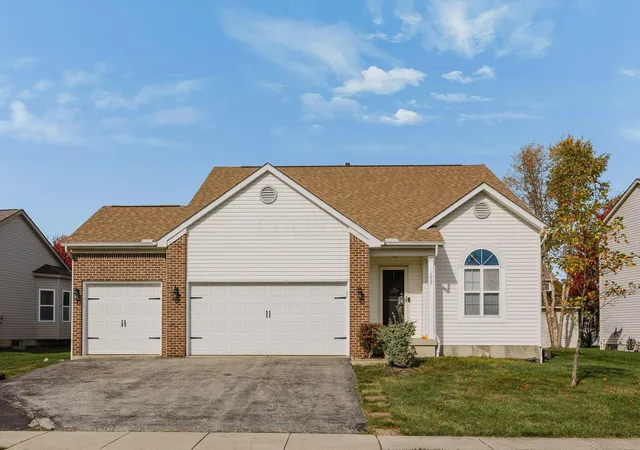 Single family home for sale at 177 Chestnut Ests Dr, Commercial Point, OH 43116 | MLS# 226041038