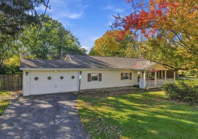 Single family home for sale at 2323 Chateau St, Grove City, OH 43123 | MLS# 226040897