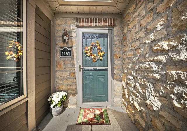 Listing Photo 1 - Condo for sale in building located at 4157 Windsor Brg Pl, New Albany, OH 43054 - Unit #2-4157