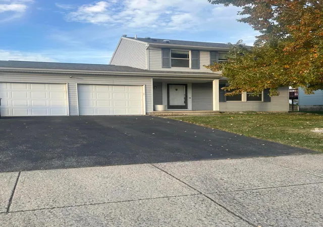 Single family home for sale at 1920 Westbranch Rd, Grove City, OH 43123 | MLS# 226040950