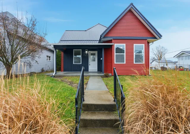 Single family home for sale at 207 W Elm St, Washington Court House, OH 43160 | MLS# 226041042