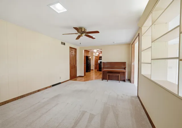 Photo 2 of Single family home for sale at 25 Kester Dr, Mount Vernon, OH 43050 | MLS# 226041252 | Listing updated on 2026-10-30
