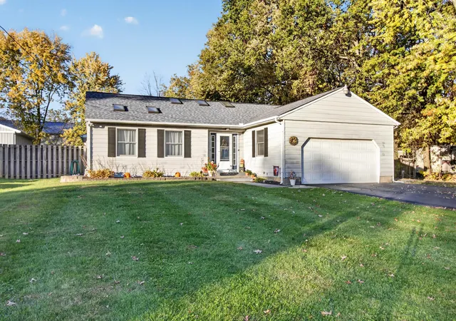 Single family home for sale at 65 E Lynnwood Dr, Hebron, OH 43025 | MLS# 226041081