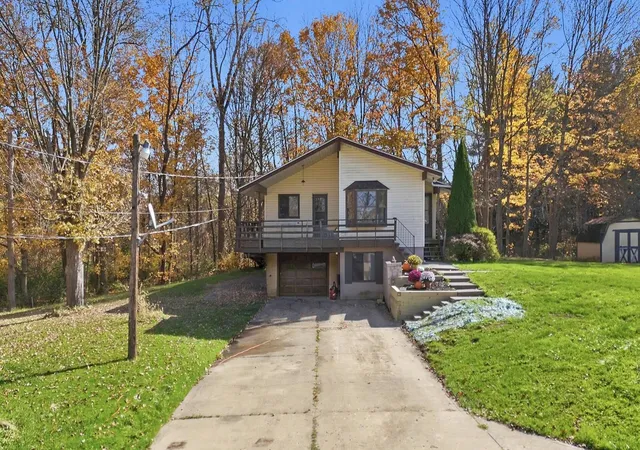 Photo 1 of Single family home for sale at 2400 Ashland Rd, Mansfield, OH 44905 | MLS# 226041248 | Listing updated on 2026-10-30