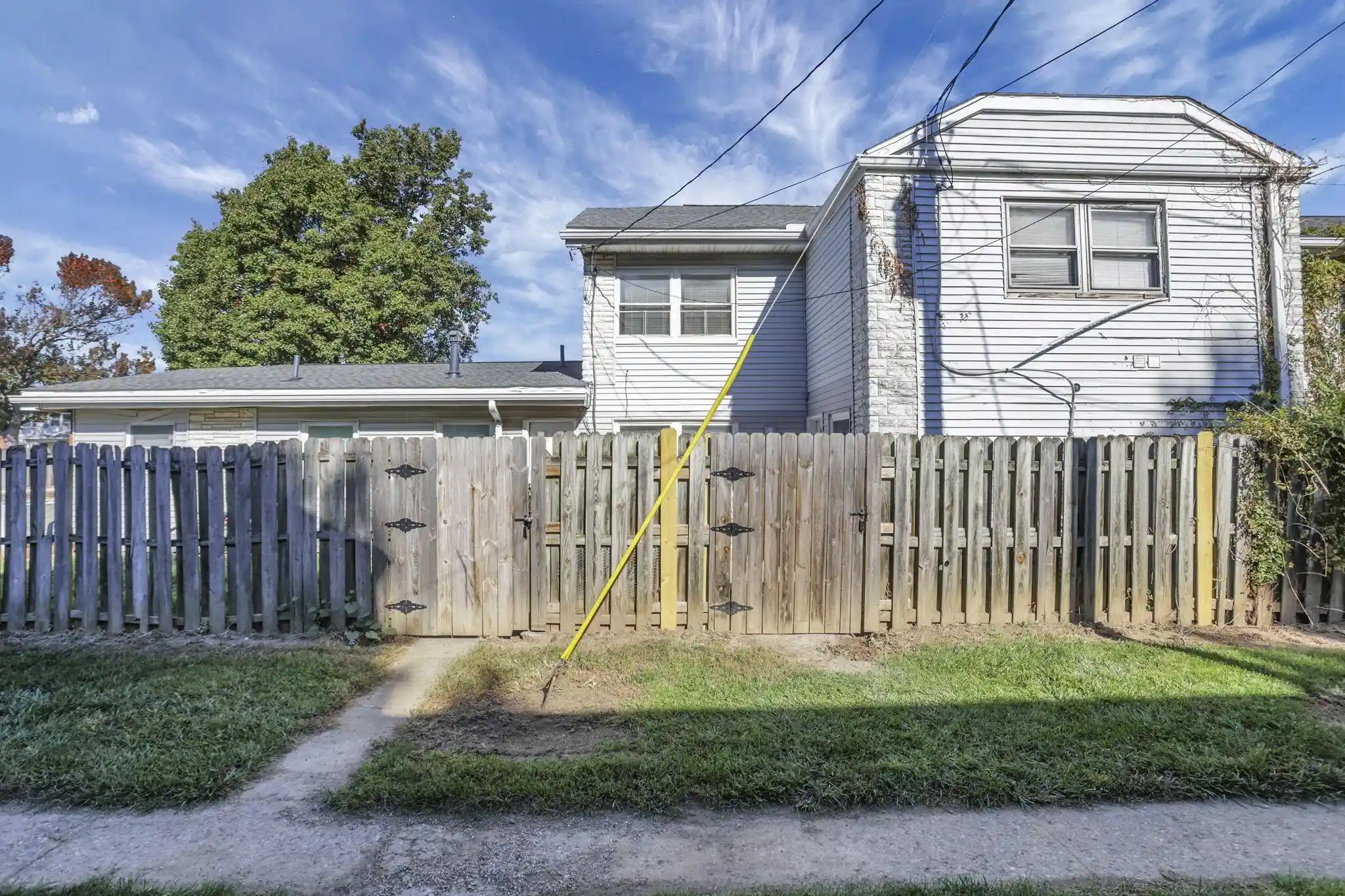 Condo for sale at 4 Oak Rd #4, Columbus, OH 43217 | MLS# 226041365