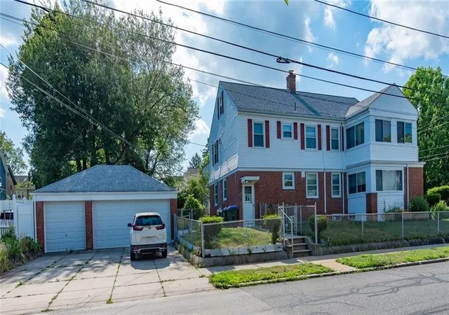 3rd image of 88 Beaufort St, Providence, RI 02908 | MLS# 1393974