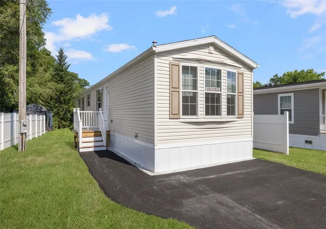 Homes for sale in Glocester, RI | 61 Diamond Hill Rd, Glocester, RI 02814 | MLS# 1395658