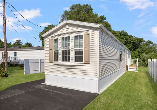 Homes for sale in Glocester, RI | 61 Diamond Hill Rd, Glocester, RI 02814 | MLS# 1395658