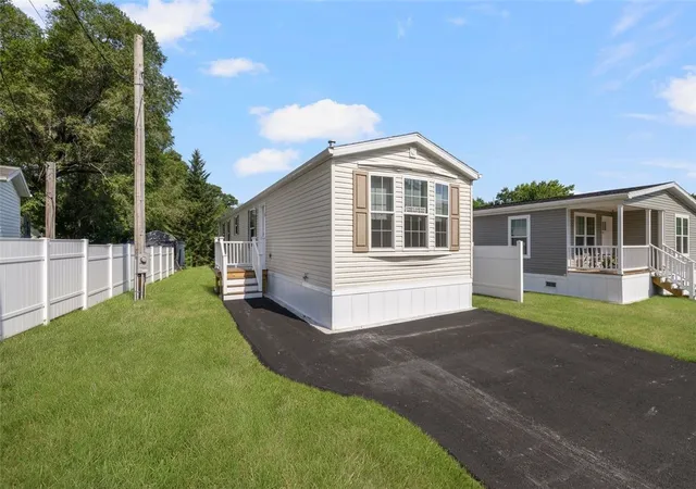 Homes for sale in Glocester, RI | 61 Diamond Hill Rd, Glocester, RI 02814 | MLS# 1395658