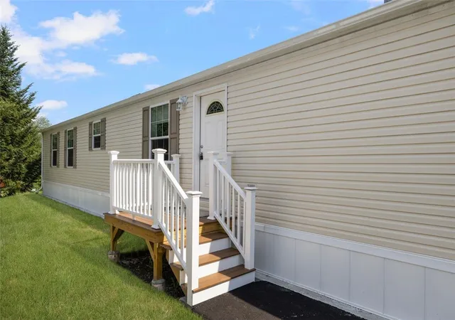Homes for sale in Glocester, RI | 61 Diamond Hill Rd, Glocester, RI 02814 | MLS# 1395658