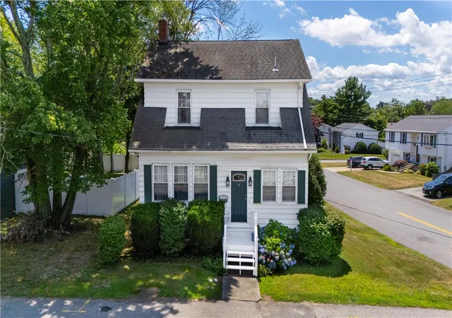 Homes for sale in East Providence, RI | 53 Wampanoag Trl, East Providence, RI 02915 | MLS# 1395741