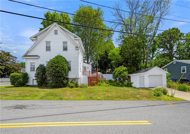 Homes for sale in East Providence, RI | 53 Wampanoag Trl, East Providence, RI 02915 | MLS# 1395741