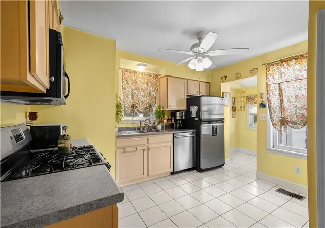 Homes for sale in East Providence, RI | 53 Wampanoag Trl, East Providence, RI 02915 | MLS# 1395741