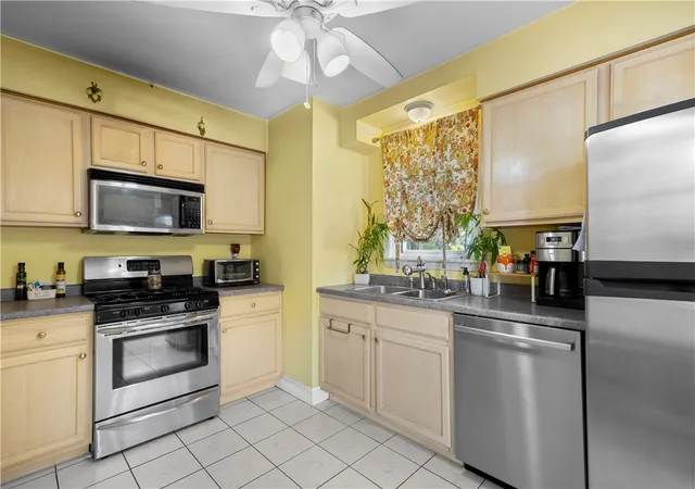 Homes for sale in East Providence, RI | 53 Wampanoag Trl, East Providence, RI 02915 | MLS# 1395741