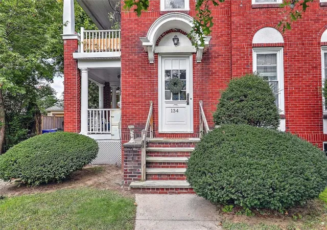 4th image of 134 Irving Ave, Providence, RI 02906 | MLS# 1394971