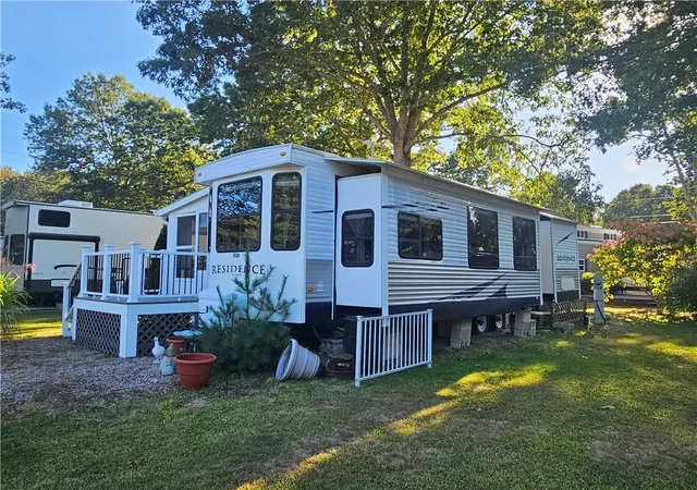 Photo 3 of Single family home for sale at 118 Dunns Cor Rd, Westerly, RI 02891 | MLS# 1395940 | Listing updated on 2026-08-22