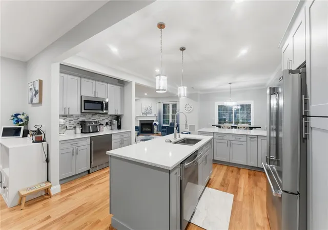 4th image of 1504 Hunting Hill Dr, Cumberland, RI 02864 | MLS# 1397443