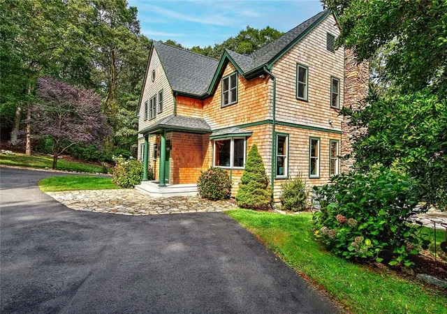 2nd image of 297 Walmsley Ln, Saunderstown, RI 02874 | MLS# 1397392