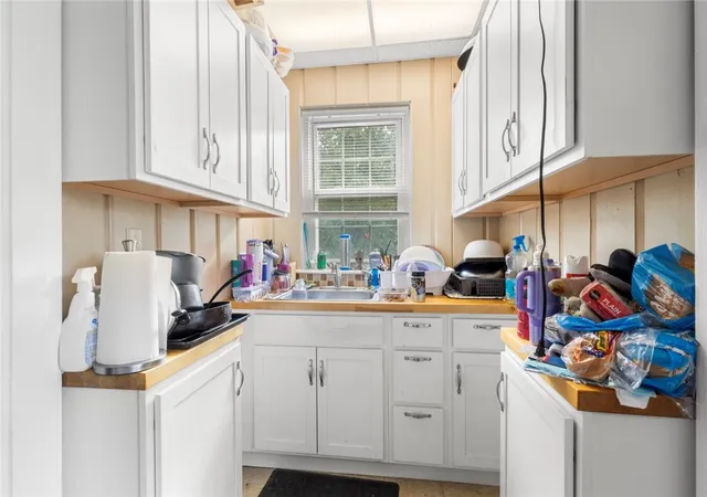 3rd image of 9 Southern St, Cranston, RI 02920 | MLS# 1397885