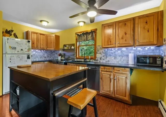 4th image of 033 Alden Ave, Prudence Island, RI 02872 | MLS# 1398410