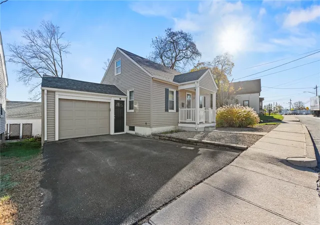 2nd image of 37 George Waterman Rd, Johnston, RI 02919 | MLS# 1399441