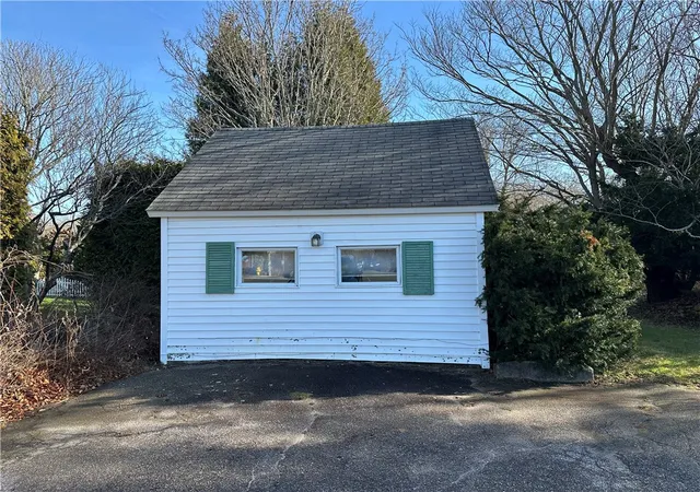 5th image of 576 Point Judith Rd, Narragansett, RI 02882 | MLS# 1400118