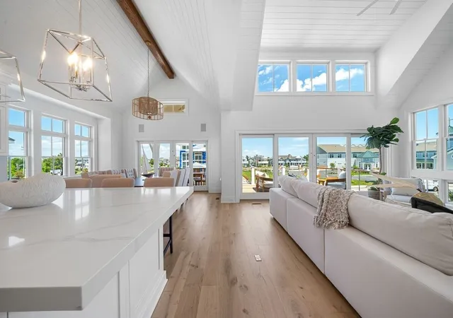 Photo 4 of Single family home for sale at 815 Ocean Rd, Narragansett, RI 02882 | MLS# 1400782 | Listing updated on 2026-08-18