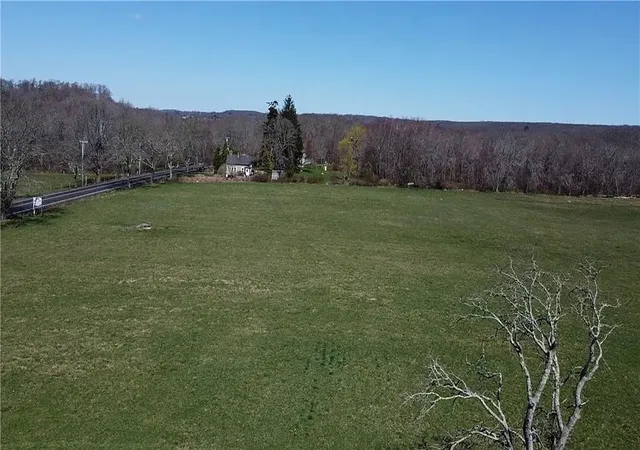11th image of 3118 Main Rd, Tiverton, RI 02878 | MLS# 1400868