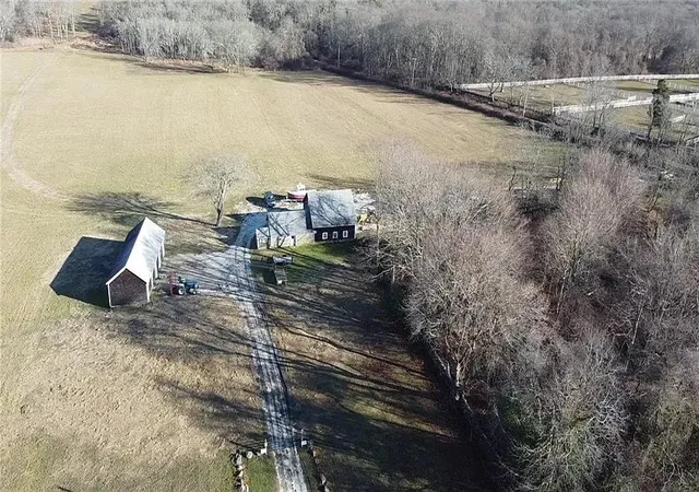 2nd image of 3118 Main Rd, Tiverton, RI 02878 | MLS# 1400868