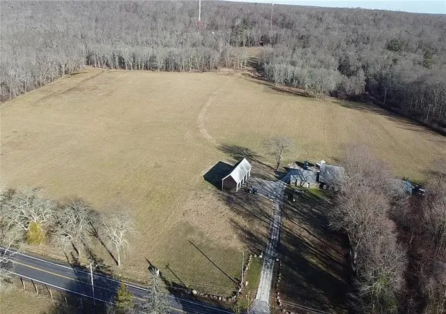 4th image of 3118 Main Rd, Tiverton, RI 02878 | MLS# 1400868