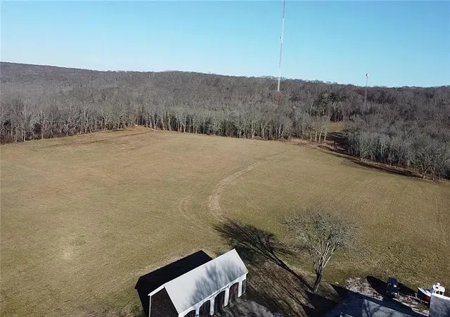 5th image of 3118 Main Rd, Tiverton, RI 02878 | MLS# 1400868