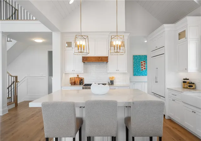 4th image of 811 Ocean Rd, Narragansett, RI 02882 | MLS# 1401417