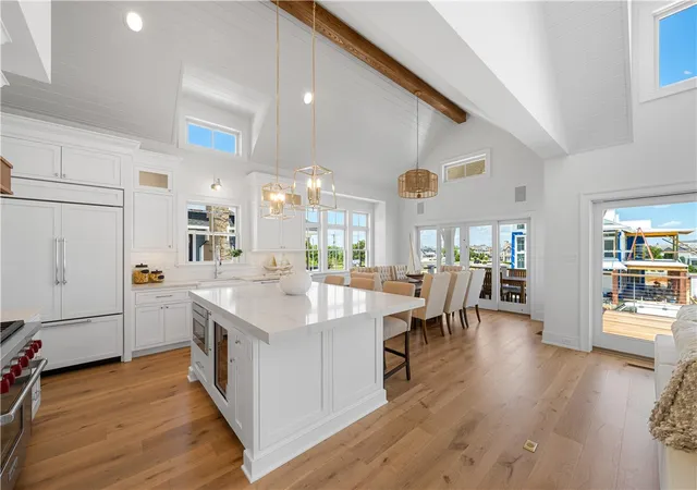 5th image of 811 Ocean Rd, Narragansett, RI 02882 | MLS# 1401417