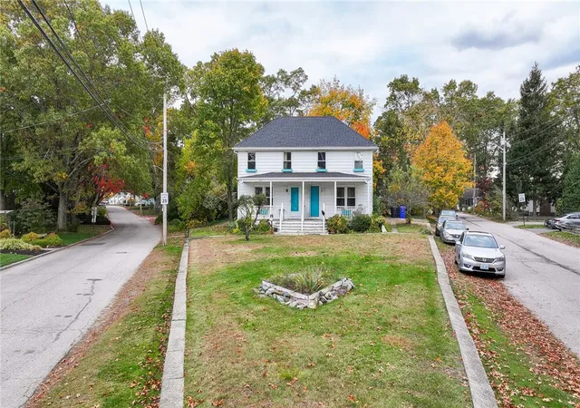 3rd image of 916 Bullocks Pt Ave, East Providence, RI 02915 | MLS# 1402080