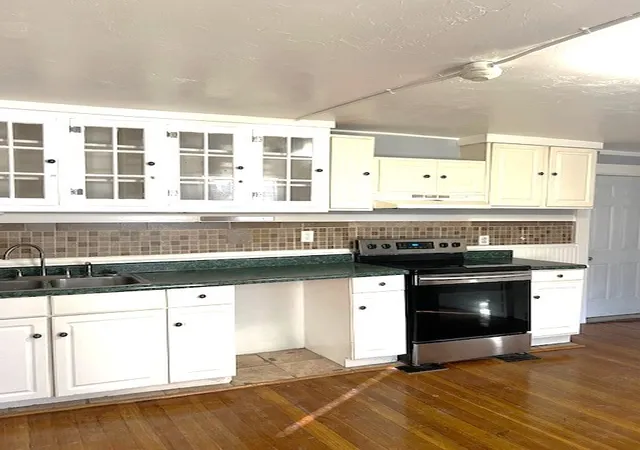 5th image of 346 Carrington Ave, Woonsocket, RI 02895 | MLS# 1404951