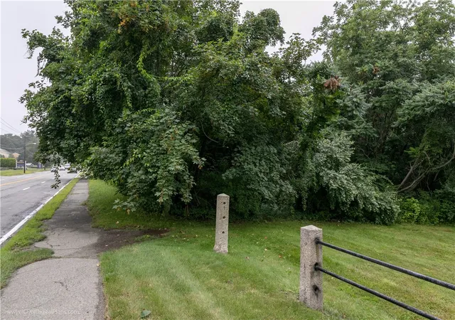 17th image of 2500 East Main Rd, Portsmouth, RI 02871 | MLS# 1405719