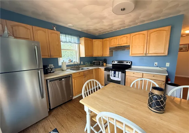 Homes for sale in Portsmouth, RI | 060 Madison Ave, Portsmouth, RI 02872 | MLS# 1406064