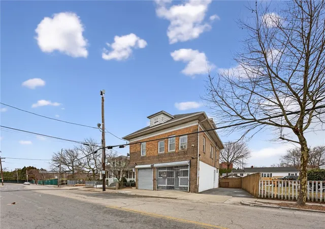 Homes for sale in Providence, RI | 556 Admiral Ave, Providence, RI 02908 | MLS# 1406068