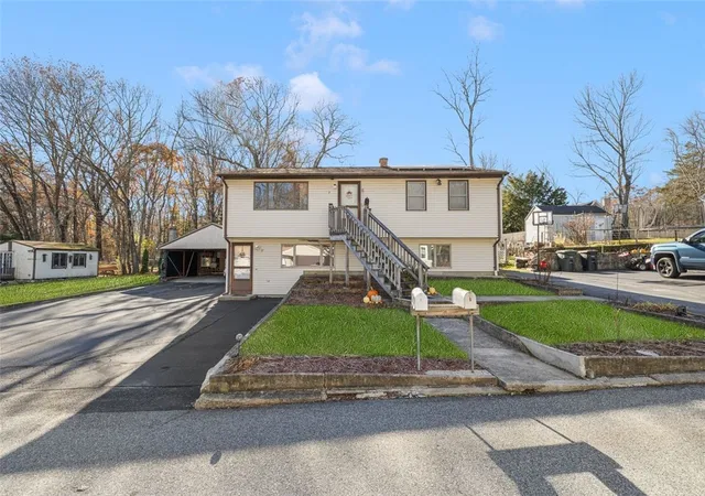 1st image of 9 Regent St, Coventry, RI 02816 | MLS# 1406801