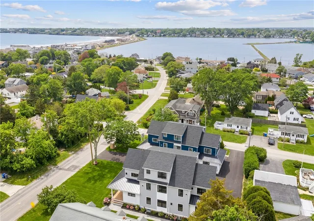 Homes for sale in Middletown, RI | 118 Newport Ave, Middletown, RI 02842 | MLS# 1403413