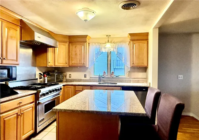 Photo 4 of Sale Pending at 139 Suffolk Ave, Pawtucket, RI 02861 | MLS# 1405775 | Listing updated on 2026-05-05